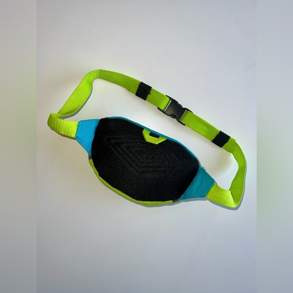 UMBRO Block Fanny Pack - Picture 2 of 6